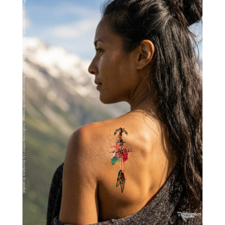 Rendu réaliste du tatouage temporaire coloré L'Ancre des Vents sur l'omoplate