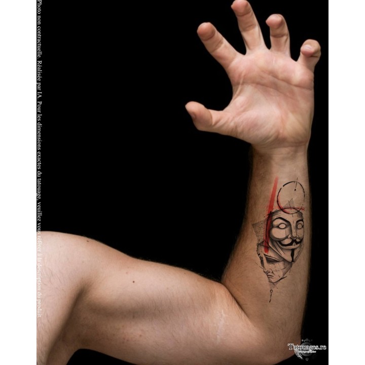 Tatouage éphémère masque Anonymous et théâtre La Revanche de l'Ombre appliqué sur l'avant-bras