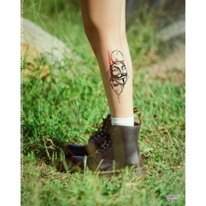 Grand tatouage temporaire noir et rouge masque Anonymous et dotwork porté sur le mollet ou la jambe