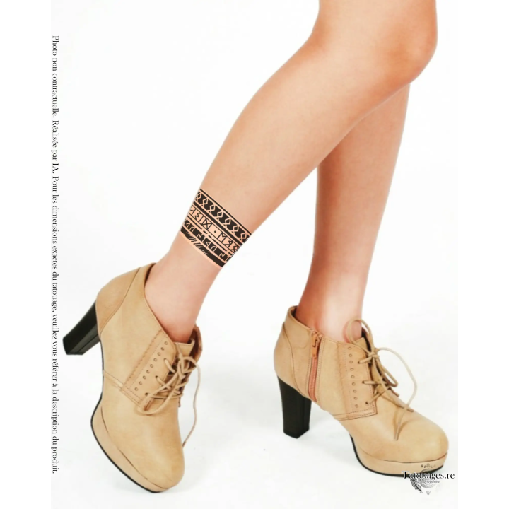 Tatouage éphémère noir : Le Serment des runes (sur cheville)
