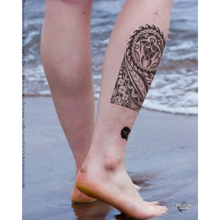 Tatouage éphémère noir : Le sillage de Honu (sur jambe)